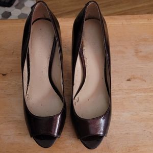 NINE WEST GLOSSY BURGUNDY PEEP TOP HIGH HEELS